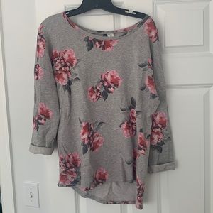 Divided by H&M gray and pink floral top ASO Teen Wolf